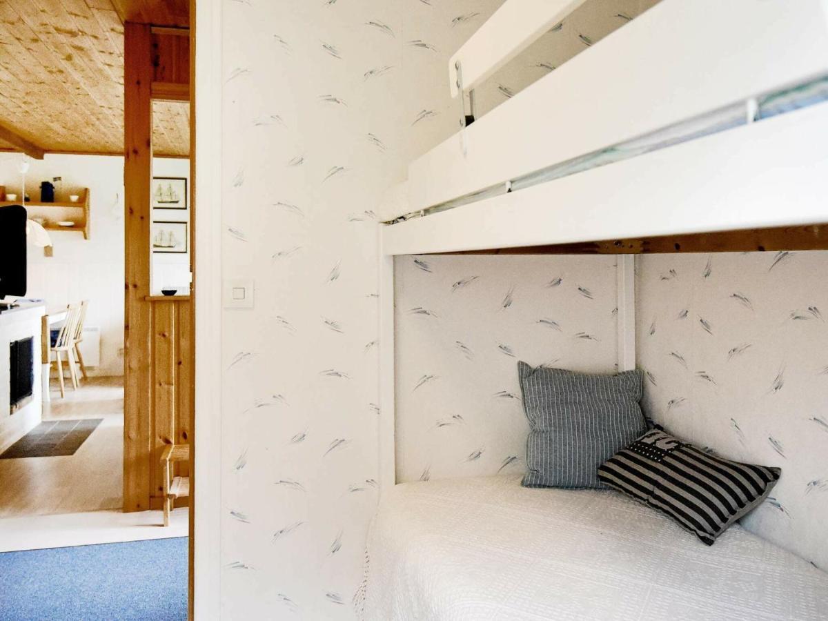 4 Person Holiday Home In Hen N Noesund Экстерьер фото